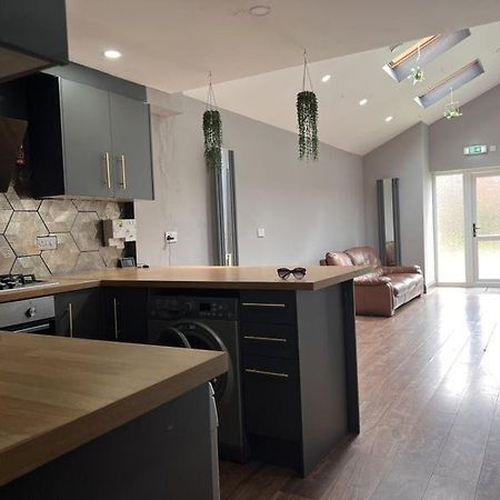 Appartement 6D Hosting à Coventry Extérieur photo