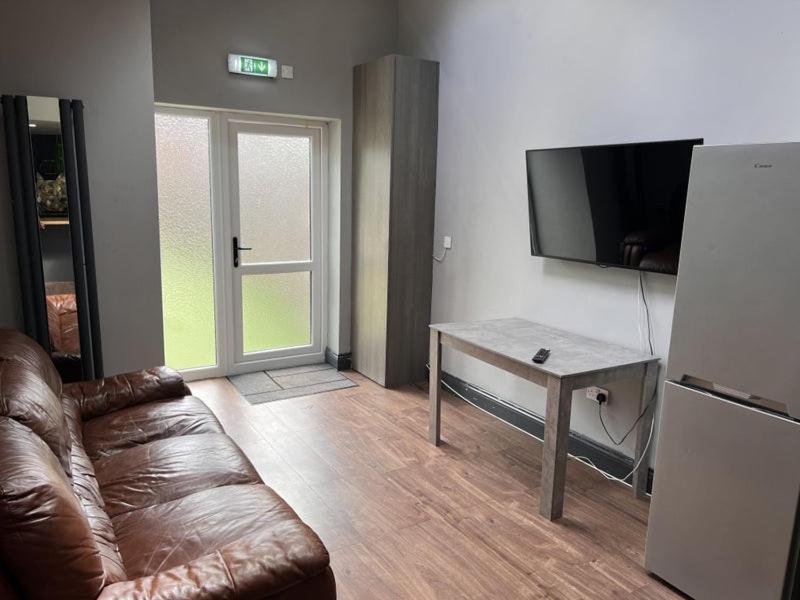 Appartement 6D Hosting à Coventry Extérieur photo