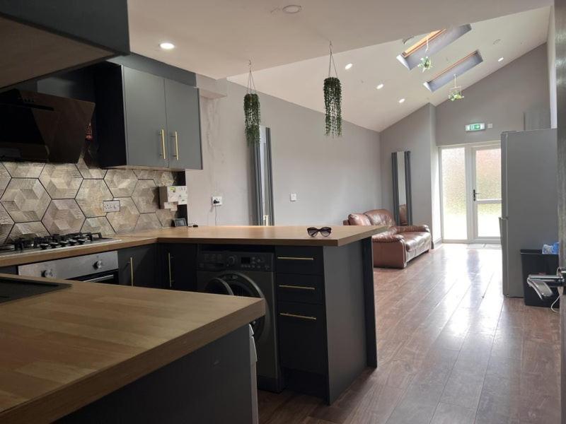 Appartement 6D Hosting à Coventry Extérieur photo